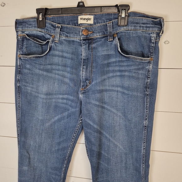 WRANGLER mens GREENSBORO vented stretch jeans blue size 36x32 - Picture 2 of 8